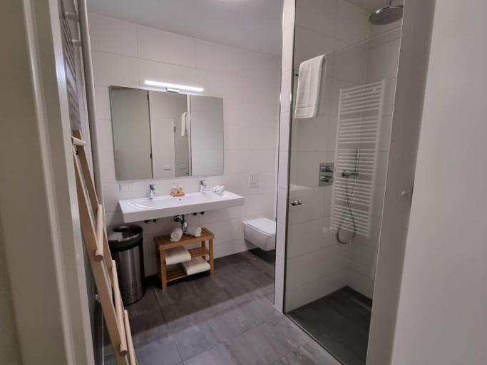 Bathroom 4, Hoge Duin Serviced Apartments, Den Haag