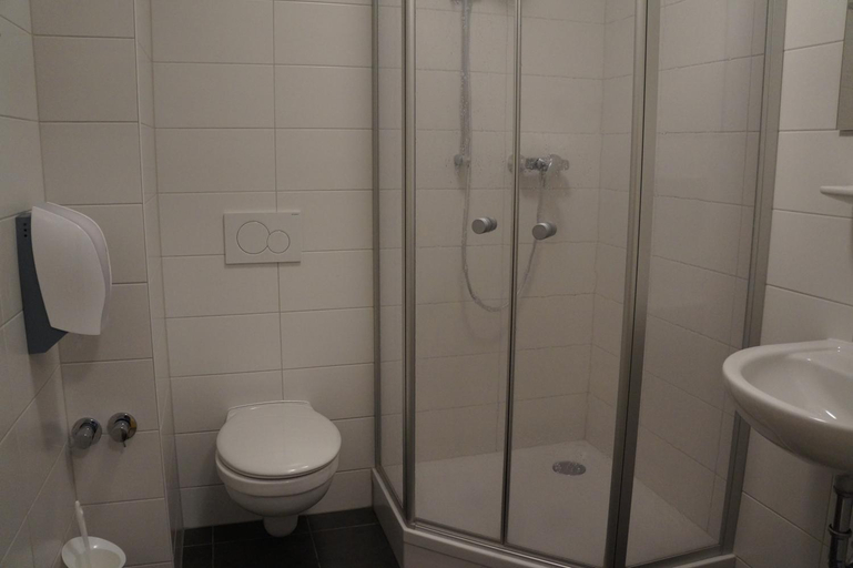 Bathroom 2, Luise Wehrenfennig & Haus EvA, Gmunden