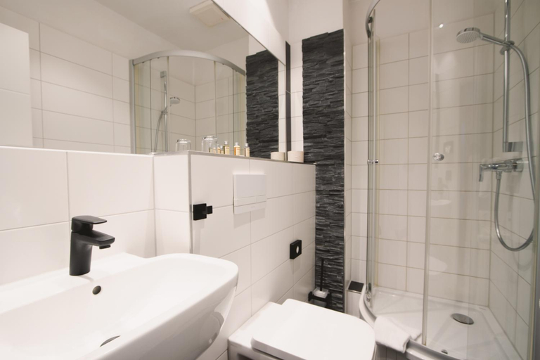 Bathroom 4, Hotel Schweriner Hof, Vorpommern-Rügen