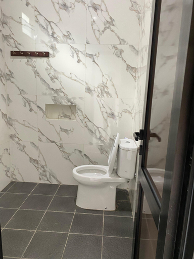 Bathroom 10