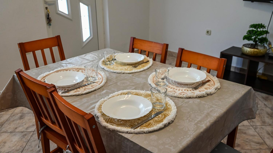 5, Apartment Dobby, Novalja