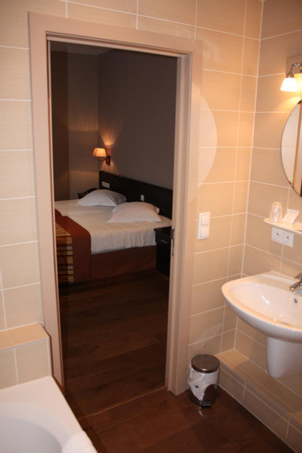 Bedroom 3, Hotel Giorgi et logements insolites-jacuzzi prive, Luxembourg