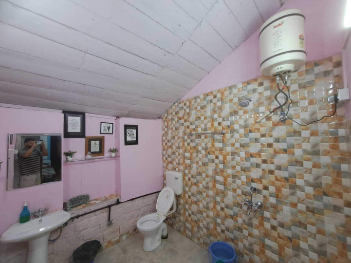Bathroom, Leela Heritage Villa, Kangra
