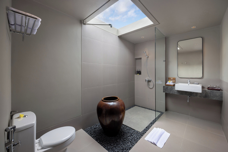 Bathroom 18