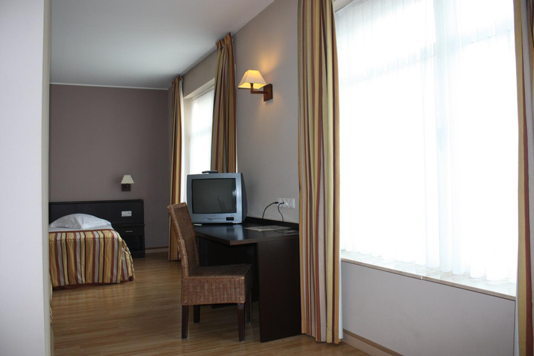 Bedroom 2, Hotel Giorgi et logements insolites-jacuzzi prive, Luxembourg