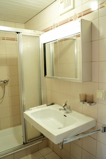 Bathroom 1, Apartments Wirrer, Salzburg