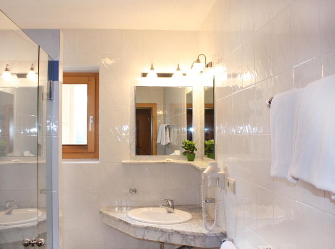 Bathroom, Hotel Gallia, Bolzano