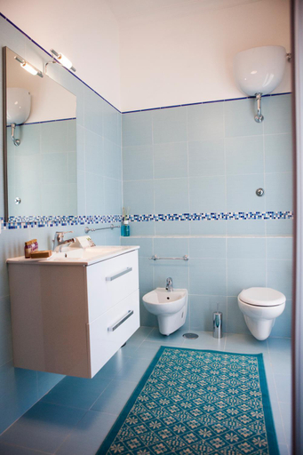 Bathroom 2, Isa Guest Rooms, Napoli