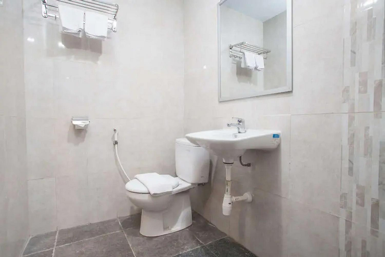 Bathroom 12
