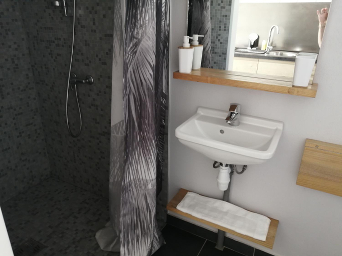 Bathroom 3, NIAOULI LODGE, Bourail