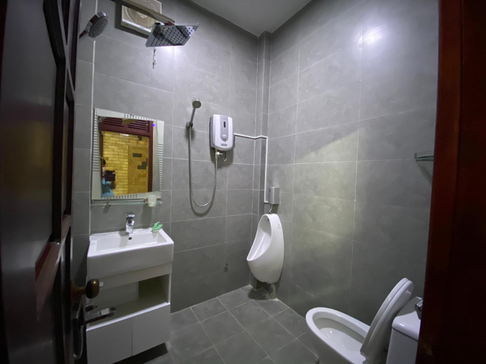 Bathroom 17