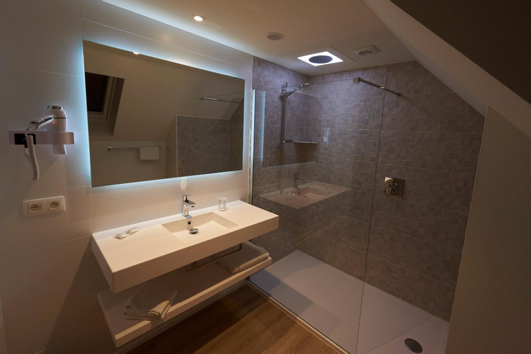 Bathroom 8