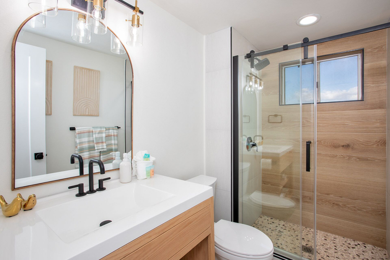 Bathroom 2, Oceanfront Modern & Elegant Vistas, Maui