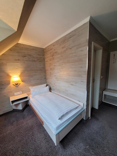 Bedroom 13