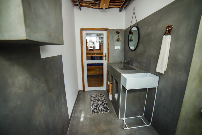 Bathroom 2, Amanta Beach Resort, Kuchchaveli