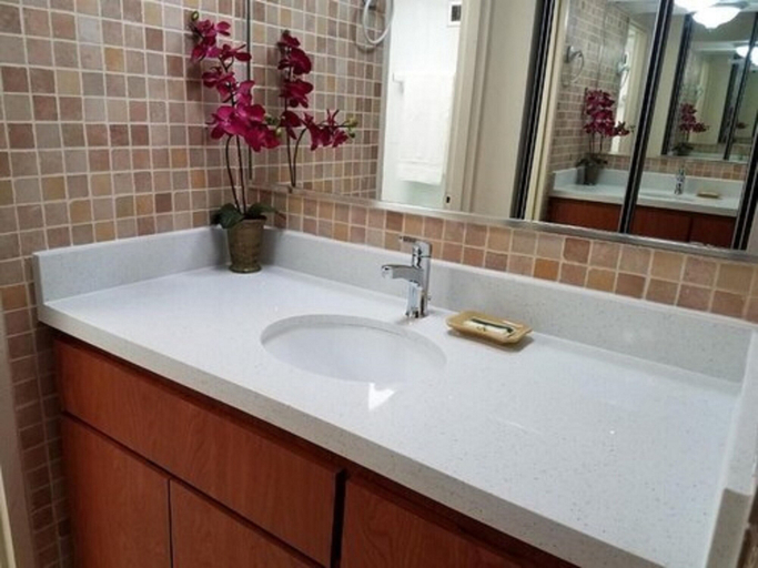 Bathroom 4, Mare 1562