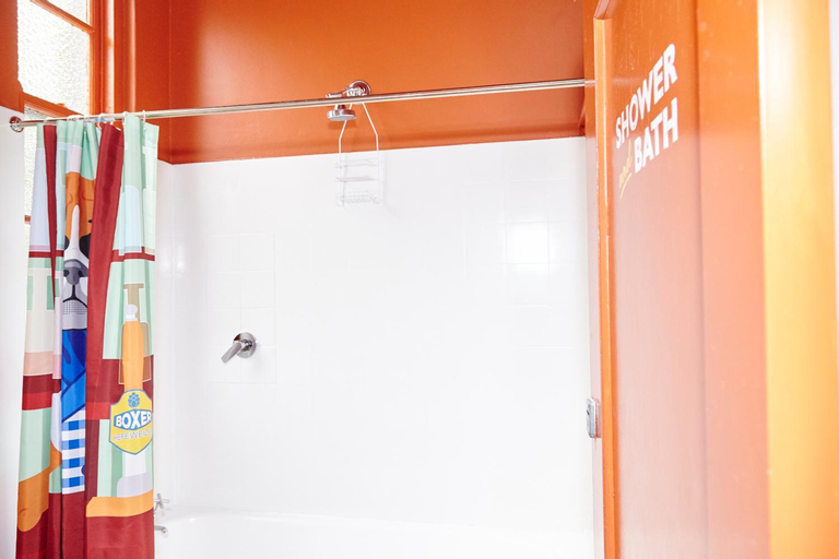 Bathroom 18