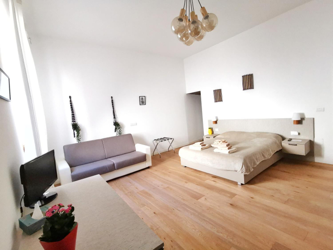 Others 3, Casa del sole, Napoli