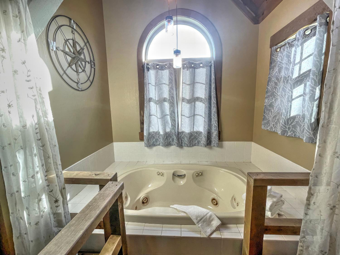 Bathroom 3, Premier Cottages by Amish Country Lodging, Holmes