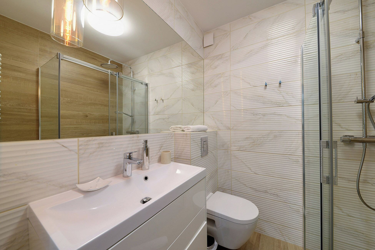 Bathroom 3, RentPlanet - Osiedle Podgórze, Jelenia Góra