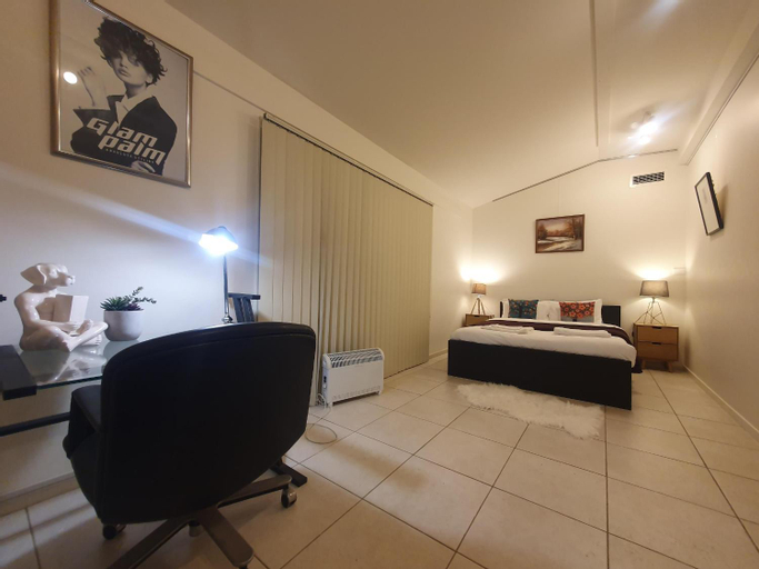 Bedroom 1, Yarralumla Sunny&open&comfy 3B&2B home near by a lake and shopping centre, Canberra
