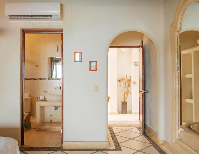 Bathroom 3, Arena Suites, José Azueta