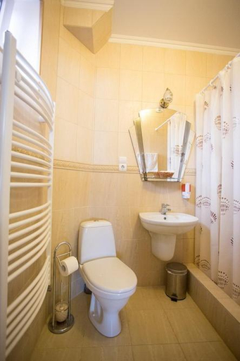Bathroom 5, Goldenluxe, Berehivs'kyi