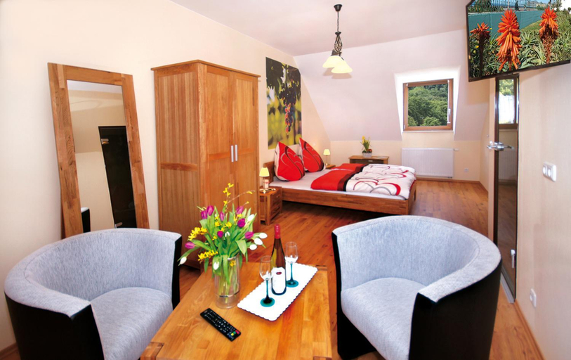 Others 3, Gastezimmer Hans-Norbert Mack, Rheingau-Taunus-Kreis