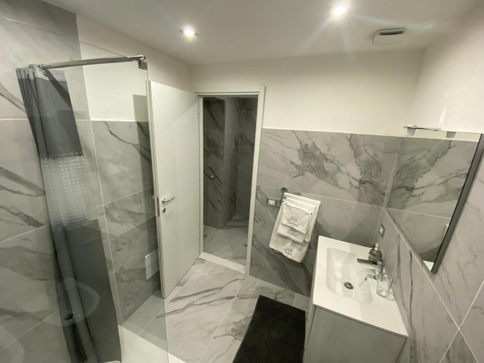 Others 4, Carlant Apartment, Catania