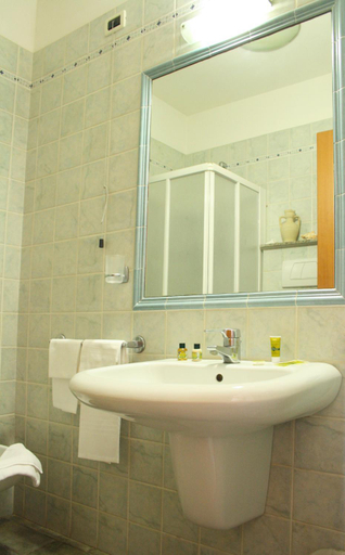 Bathroom 4