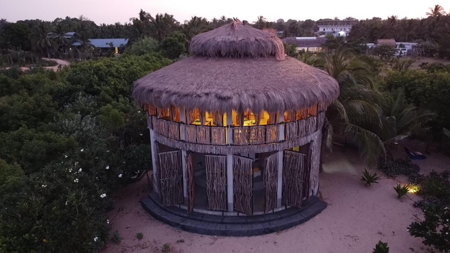 Food & Drinks 3, Amanta Beach Resort, Kuchchaveli