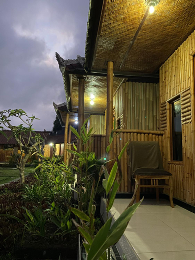 Exterior 11