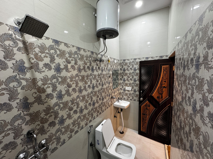 Bathroom 4, Vrindavani Kunj, Mathura