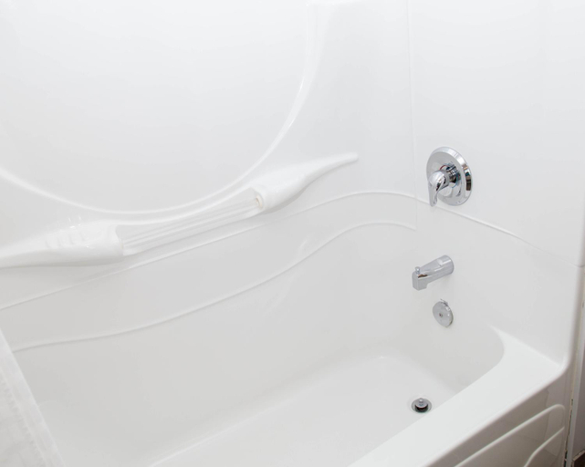 Bathroom 2, Hinton Lodge, Division No. 14