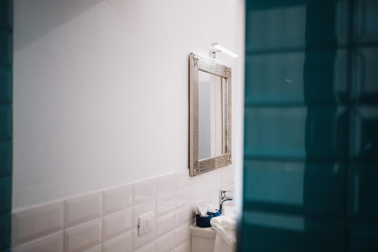 Bathroom 3, Brezza, Foggia