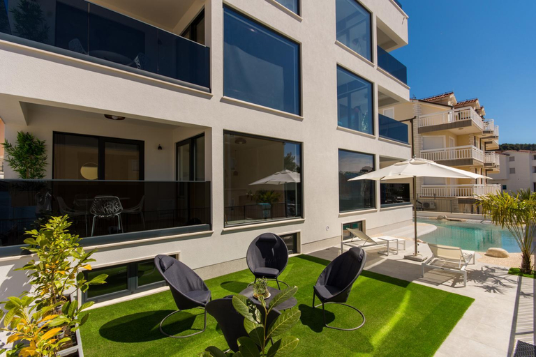 Food and beverages 5, Villa Royal, Trogir