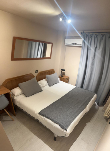 Others 5, Hostal Arenal, Zaragoza