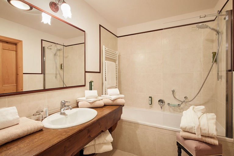 Bathroom 3, HOTEL TABLÈ, Bolzano