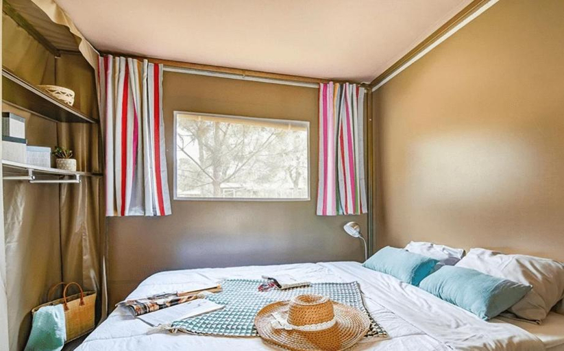 Bedroom 2, Hebergements camping "Les pieds dans l'eau", Finistère
