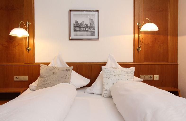 Bedroom 2, Alcor Hotel Sonne Bad Wildbad, Calw