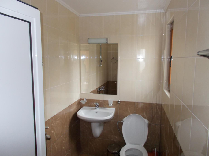 Bathroom 3, Panorama Family Hotel, Zlatograd