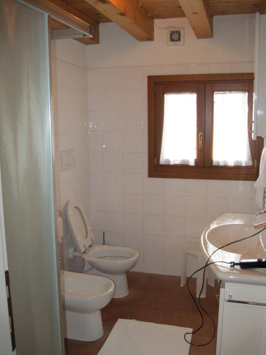 Bathroom 1, Villa Pastori, Venezia
