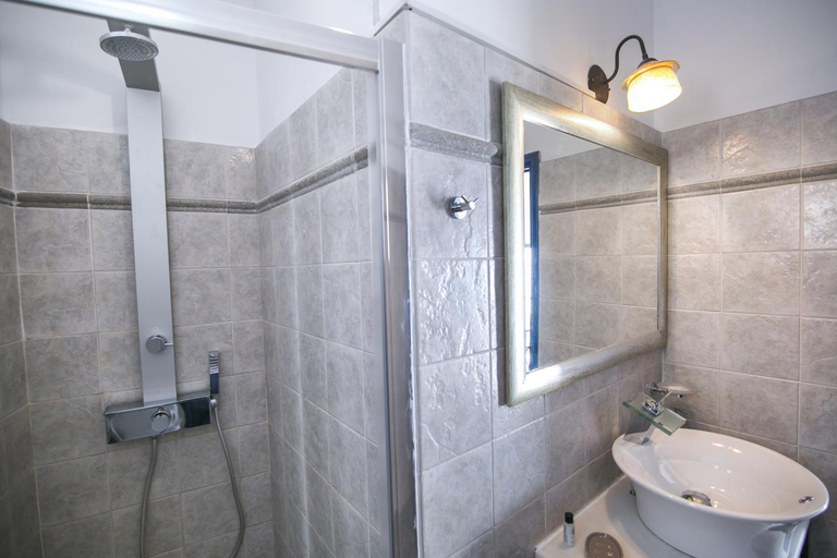 Bathroom 3, Evilio Houses, South Aegean