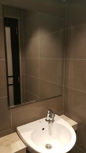 Bathroom 10