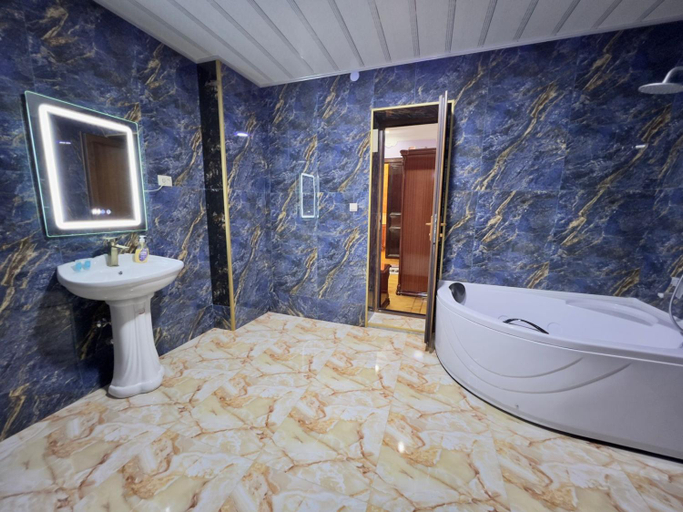 Bathroom 2, Hotel Royal, Kutaisi