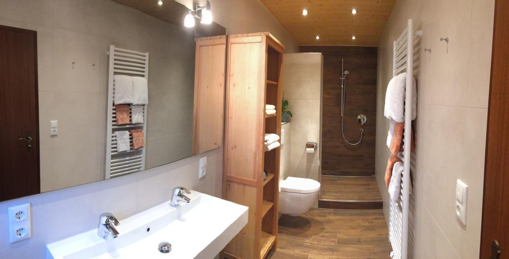 Bathroom 3, Hubertus am Thumsee - Ruhe Fruhstuck und Alpenpanorama, Berchtesgadener Land