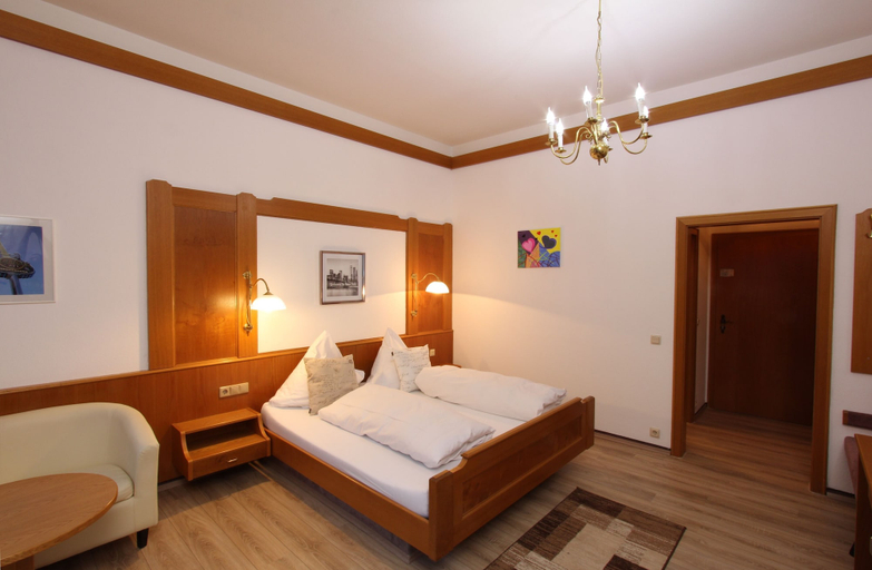 Bedroom 4, Alcor Hotel Sonne Bad Wildbad, Calw