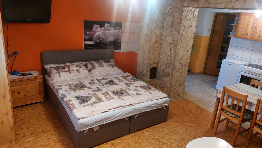 Others 1, Privat 498, Ružomberok