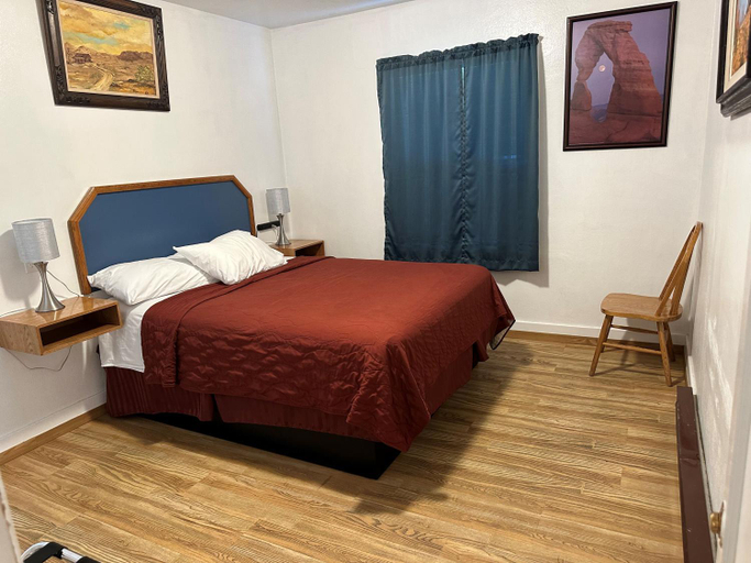 Others 3, Angeles Motel, Clallam