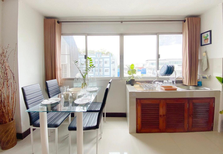 Dining Room 7
